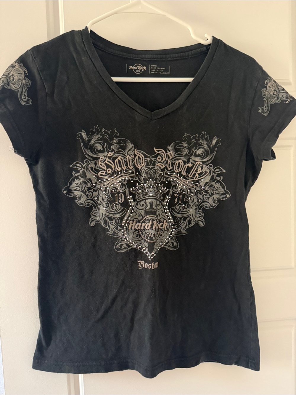 Hard Rock Cafe - BOSTON Black Women's V-Neck Tee with Silver Crest Graphic